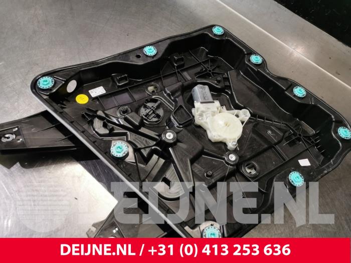 Volkswagen ID.4 Window mechanism 4-door, front right O142935
