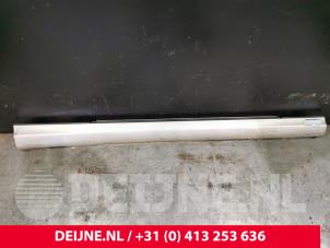 Mercedes CLK Zijskirt rechts O143132 foto 2
