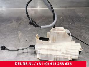 Volvo XC40 Deurslot Mechaniek 4Deurs rechts-achter O143240 foto 2