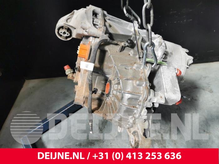 Tesla Model 3 Elektromotor Elektro-Auto O143294