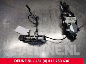 Volvo XC90 Door lock mechanism 4-door, front left O143353 photo 2