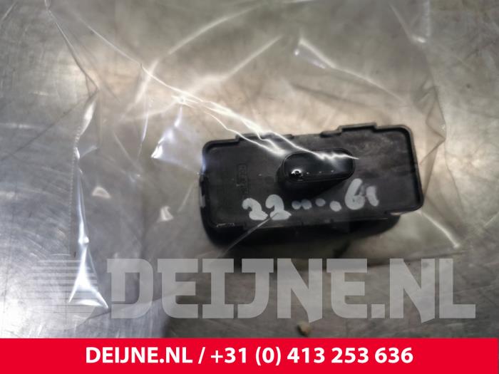 Volvo V60 Schakelaar achterklep O143407