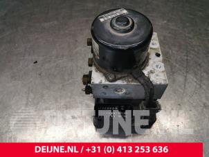 Volvo V70 ABS pump O144302 photo 3