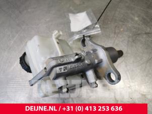 Volvo V90 Master cylinder O144421 photo 3