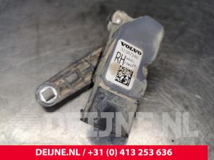 Volvo V90 Xenon hoogteregelaar O144523 foto 2