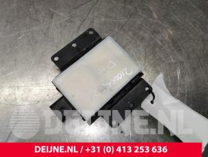 Gebruikte Radar sensor Volvo V60 I (FW/GW) 2.0 D2 16V Prijs € 250,00 Margeregeling aangeboden door van Deijne Onderdelen Uden B.V.