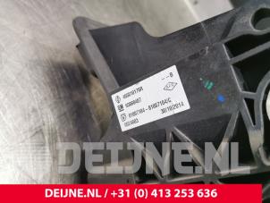 Renault Trafic Rempedaal O144916 foto 2