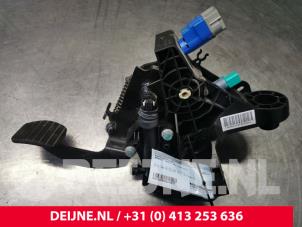 Gebruikte Koppelingspedaal Renault Trafic (1FL/2FL/3FL/4FL) 1.6 dCi 115 Prijs € 121,00 Inclusief btw aangeboden door van Deijne Onderdelen Uden B.V.