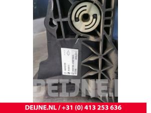 Opel Vivaro Bremspedal O144960 foto 2