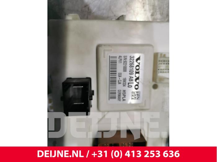 Central electronic module van een Volvo XC40 (XZ) 2.0 D3 16V 2019