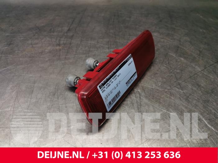 Opel Vivaro Extra Remlicht midden O145101