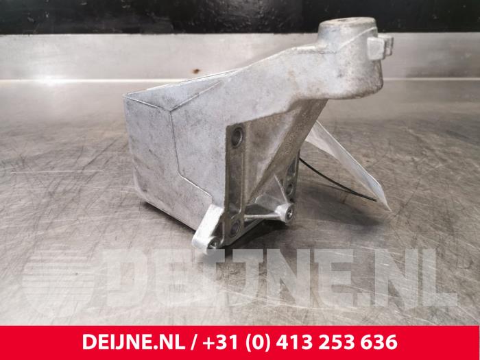 Gebruikte Motorsteun Mercedes Sprinter 3,5t (906.63) 313 CDI 16V Prijs € 36,30 Inclusief btw aangeboden door van Deijne Onderdelen Uden B.V.