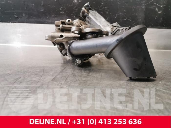 Gebruikte Oliepomp Ford Transit Custom Prijs € 60,50 Inclusief btw aangeboden door van Deijne Onderdelen Uden B.V.