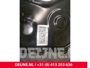 Opel Vivaro Timing cover O145216 photo 3