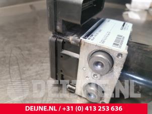 Volvo V70 ABS Pumpe O145409 foto 3