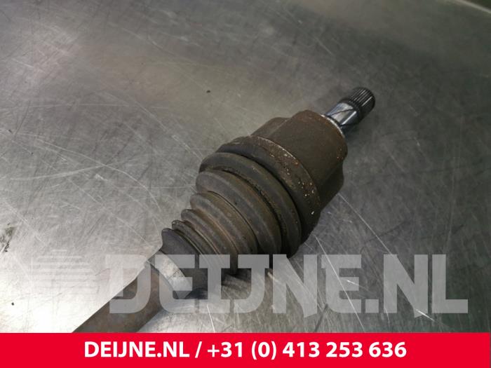 Homokineetas links-voor van een Vauxhall Vivaro B 1.6 CDTI Biturbo 125 2017