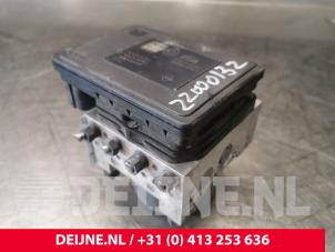 Opel Vivaro ABS pump O145536 foto 3