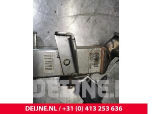 Opel Vivaro EGR koeler O145664 foto 2
