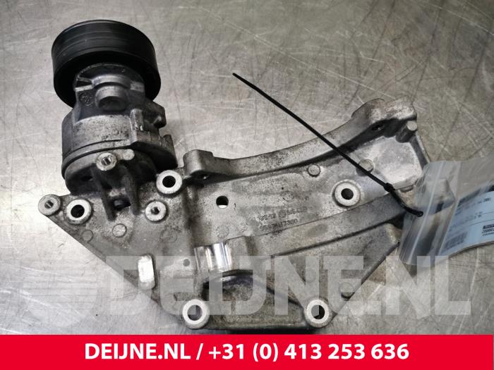 Peugeot Expert Dynamostütze unten O146350