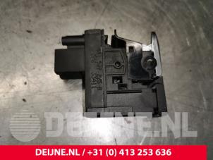 Audi A6 Handrem schakelaar O146675 foto 3