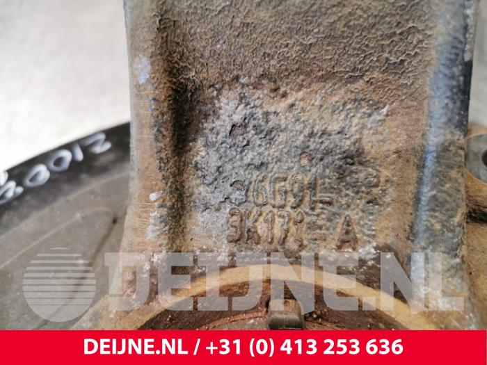 Volvo V60 Achsschenkel links vorne O146745