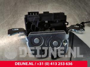 Mercedes E-Klasse Rear seat lock O147049 photo 3