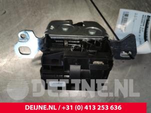 Mercedes E-Klasse Rear seat lock O147050 photo 3