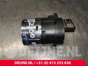 Mercedes E-Klasse Start/Stopp Schalter O147051 foto 2