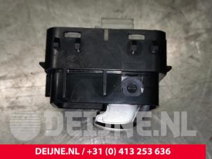 Mercedes E-Klasse Switch (miscellaneous) O147057 photo 2