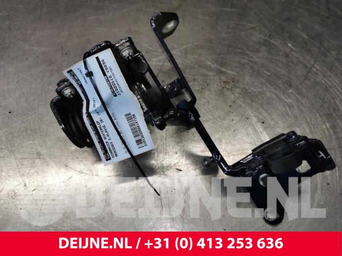Mercedes E-Klasse Scharnier Achterklep O147156