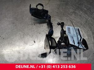Mercedes E-Klasse Scharnier Heckklappe O147156 foto 2