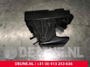 Mercedes E-Klasse Handrem schakelaar O147158 foto 2