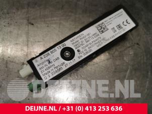 Mercedes E-Klasse Antenne Versterker O147167 foto 2