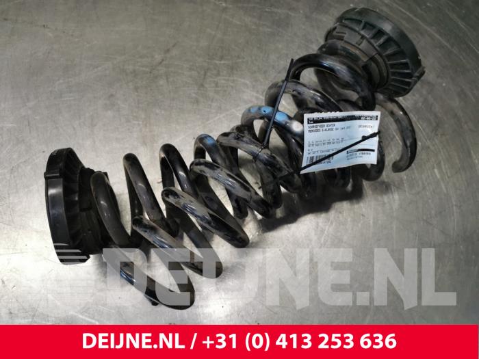 Mercedes E-Klasse Schroefveer achter O147202