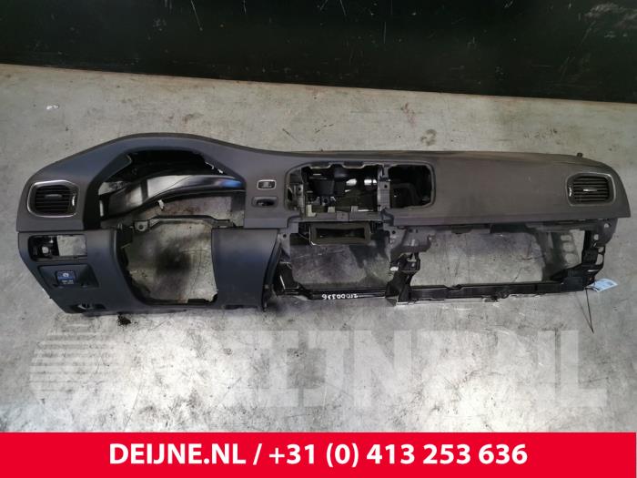 Gebruikte Dashboard Volvo V60 I (FW/GW) 2.4 D6 20V Plug-in Hybrid AWD Prijs € 650,00 Margeregeling aangeboden door van Deijne Onderdelen Uden B.V.