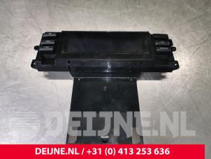 Gebruikte Display Interieur Volvo V70 (BW) 2.4 D 20V Prijs € 40,00 Margeregeling aangeboden door van Deijne Onderdelen Uden B.V.
