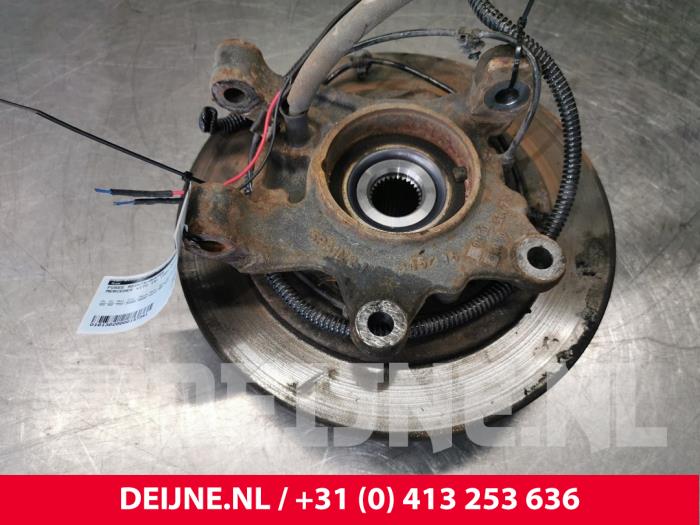 Mercedes Vito Fusee rechts-achter O147341
