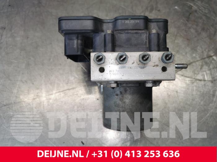 Mercedes Vito ABS Pomp O147343