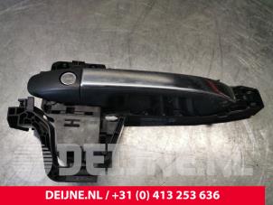 Gebruikte Deurgreep 2Deurs rechts Mercedes Vito Tourer (447.7) 2.2 116 CDI 16V Prijs € 30,25 Inclusief btw aangeboden door van Deijne Onderdelen Uden B.V.