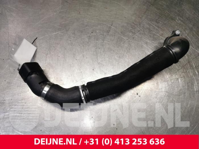 Gebruikte Intercooler Slang Volkswagen Golf VII Variant (AUVV) 2.0 TDI 150 16V Prijs € 30,00 Margeregeling aangeboden door van Deijne Onderdelen Uden B.V.