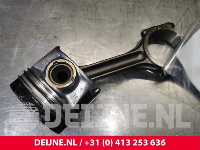 Gebruikte Zuiger Volkswagen Golf VII Variant (AUVV) 2.0 TDI 150 16V Prijs € 50,00 Margeregeling aangeboden door van Deijne Onderdelen Uden B.V.