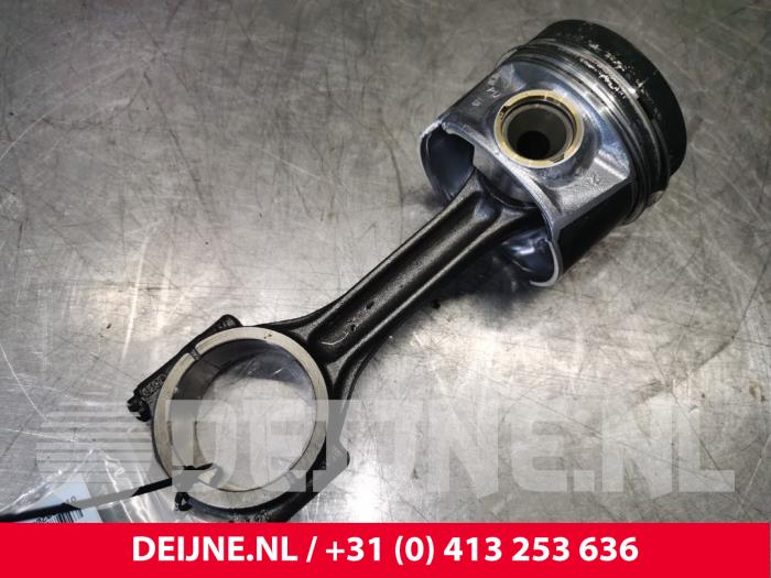 Gebruikte Zuiger Volkswagen Golf VII Variant (AUVV) 2.0 TDI 150 16V Prijs € 50,00 Margeregeling aangeboden door van Deijne Onderdelen Uden B.V.