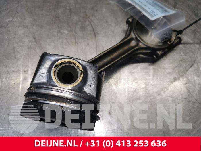 Gebruikte Zuiger Volkswagen Golf VII Variant (AUVV) 2.0 TDI 150 16V Prijs € 50,00 Margeregeling aangeboden door van Deijne Onderdelen Uden B.V.