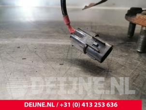 Hyundai H300 Fusee rechts-voor O147453 foto 2