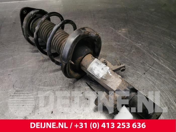 Volvo V40 Stoßdämpferstrebe links vorne O147563