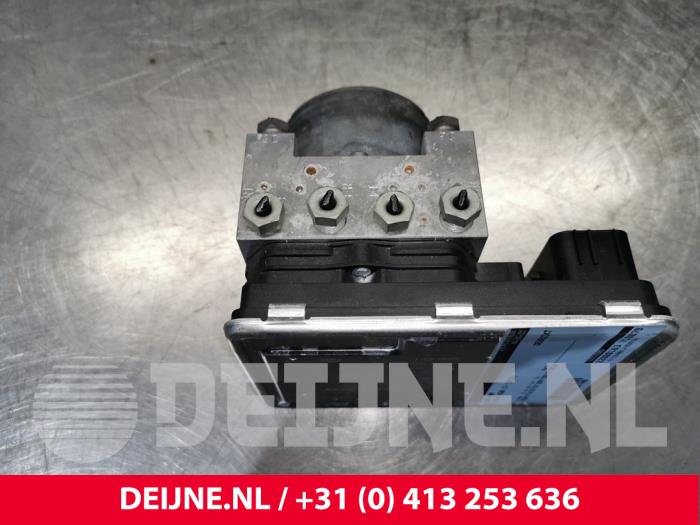 Gebruikte ABS Pomp Volvo XC60 II (UZ) 2.0 D4 16V AWD Prijs € 450,00 Margeregeling aangeboden door van Deijne Onderdelen Uden B.V.
