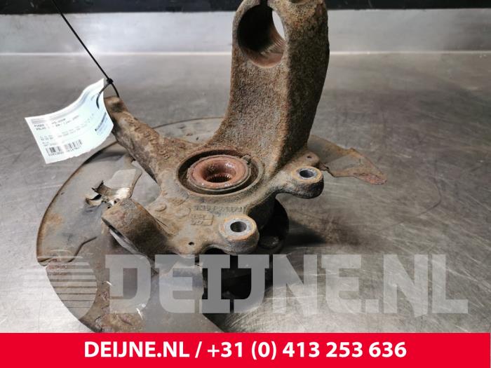 Volvo S40 Fusee links-voor O147627