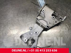 Volvo S60 Klimapumpe Stütze O147852 foto 3