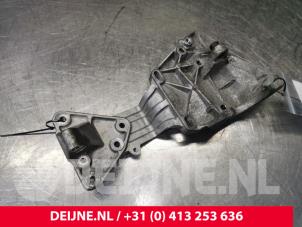 Volvo S60 Klimapumpe Stütze O147852 foto 2