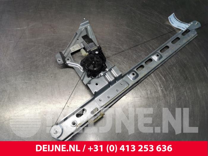 Mercedes eSprinter Fenstermechanik 2-türig links vorne O148019